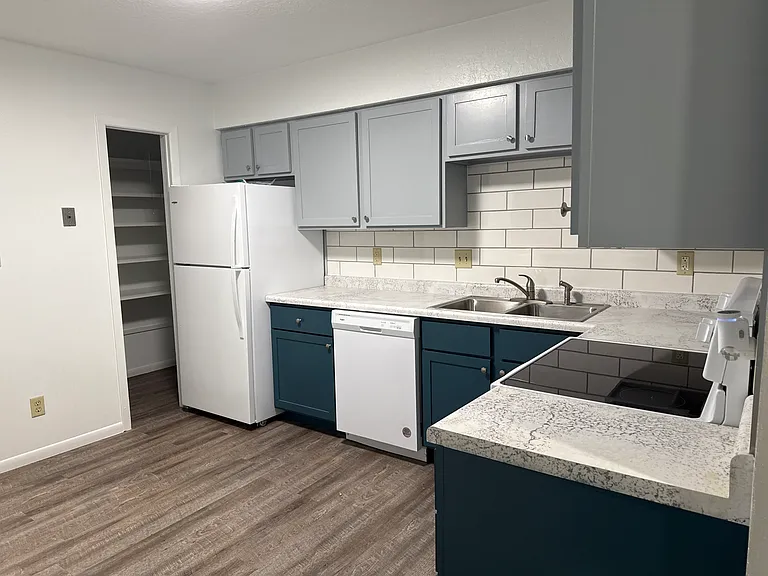 3745 Glen Oaks Blvd #12 — Photo 5