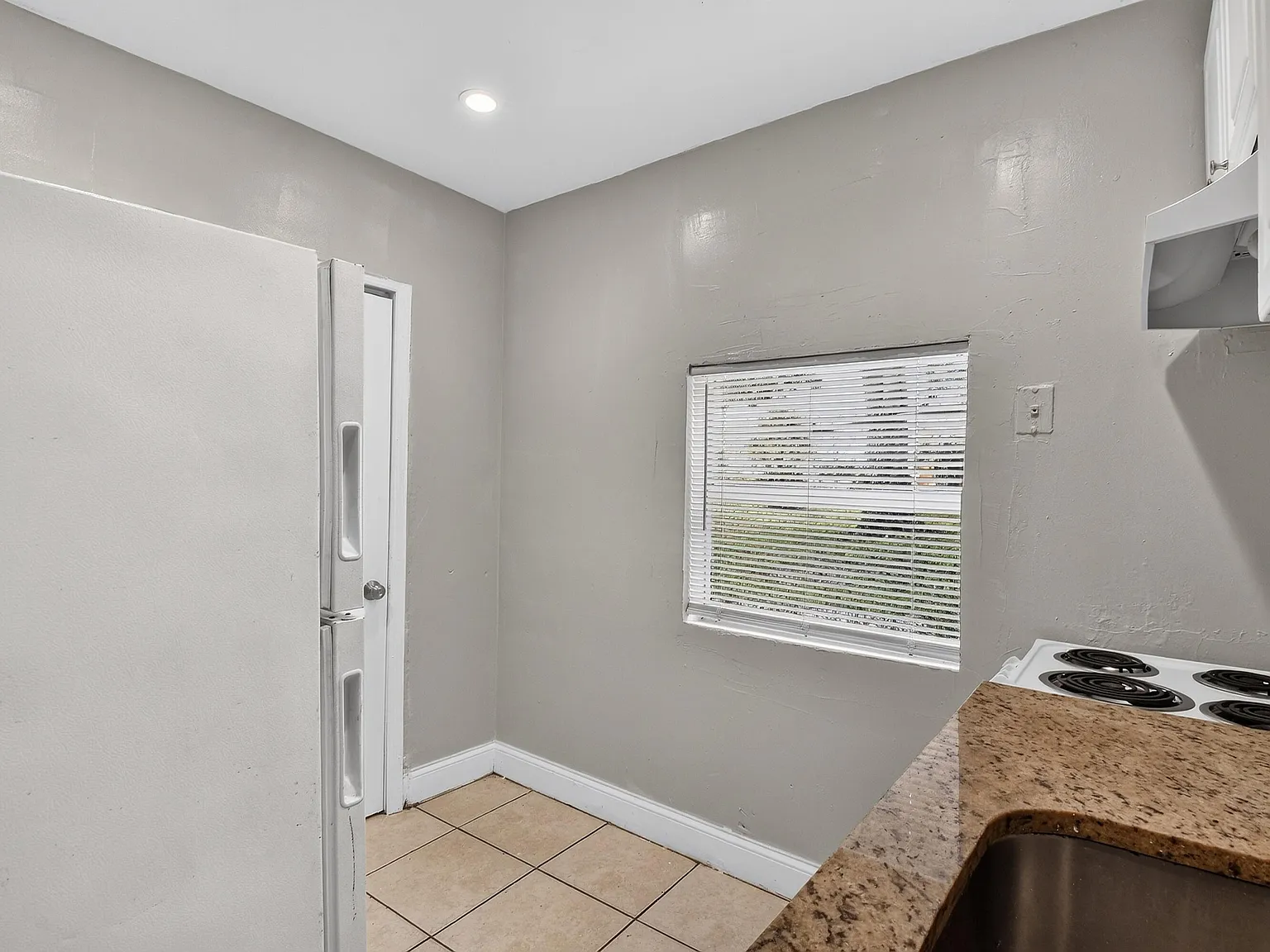 Studio, 1.0 bath, 450 sqft, $1,300 — Photo 2