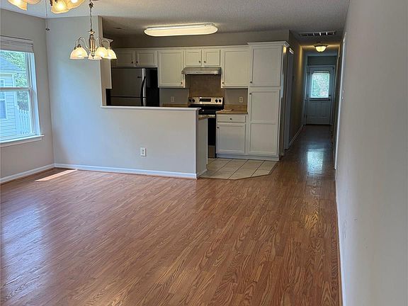 3rd image of 5009 Oak Pasture Ln