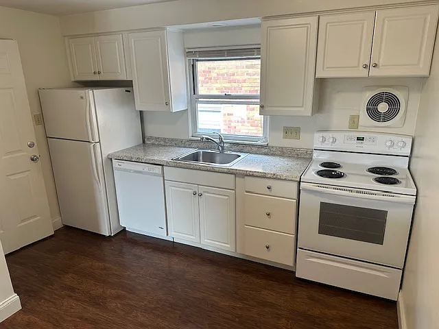409 Cochran Rd — Photo 2