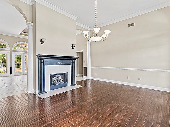 4th image of 106 Chipping Ct