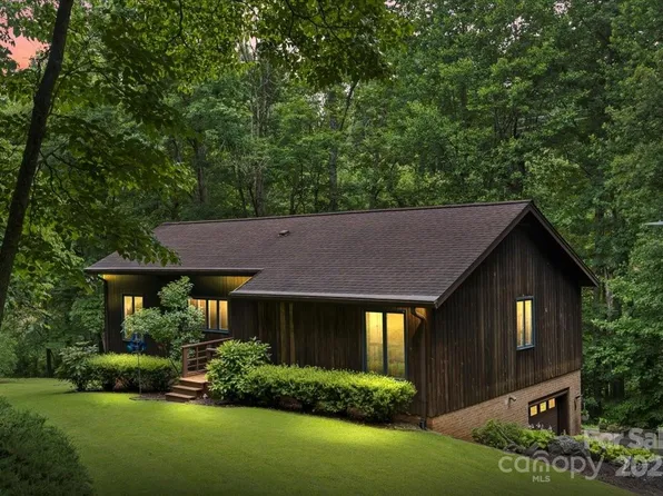 460 27th Avenue Cir NW, Hickory, NC 28601