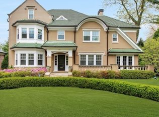 151 Abingdon Ave, Kenilworth, IL 60043