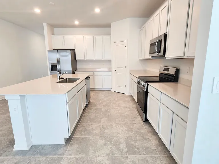 1430 Brentwood Dr — Photo 5