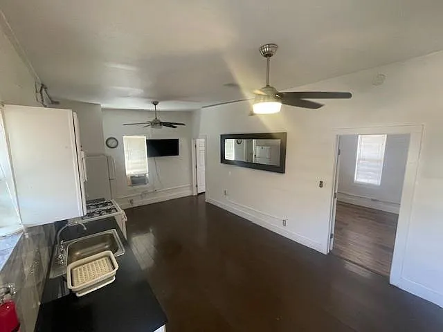 2 bed, 1.0 bath, 900 sqft, $1,800 — Photo 3