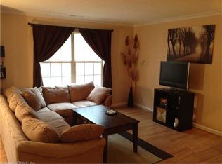 2390 State St APT 2T, Hamden, CT 06517