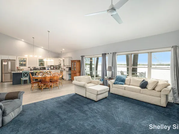 2496 Wolf Lake Dr, Baldwin, MI 49304