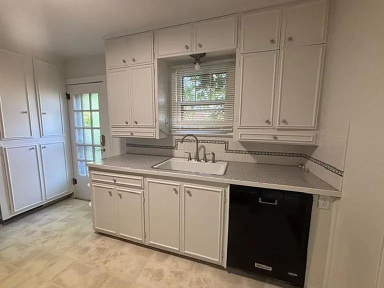 PM 242 - 1804 E 19th St — Photo 12