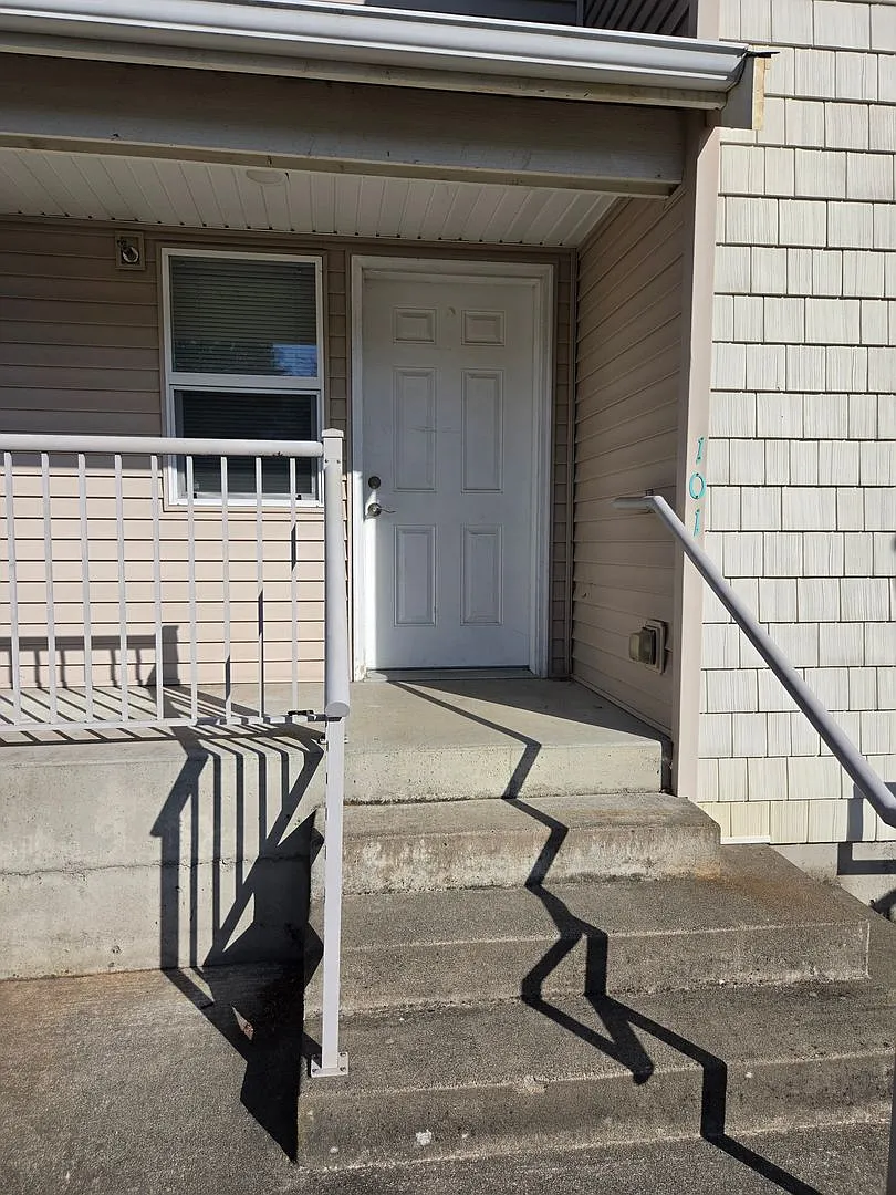 5786 Portal Way — Photo 2