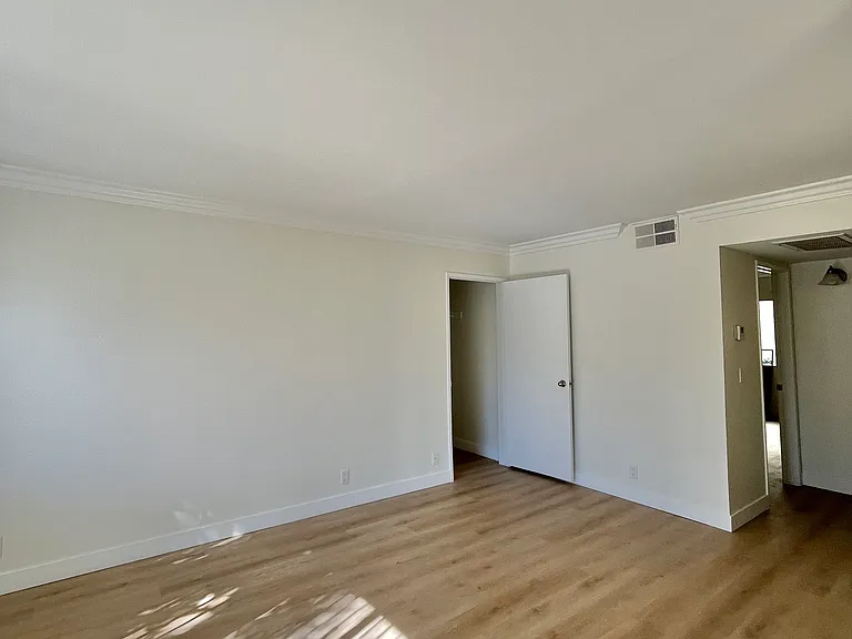 Chateau Studio Village Apartments — Photo 6