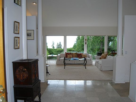 2nd image of 100 Belvedere Dr