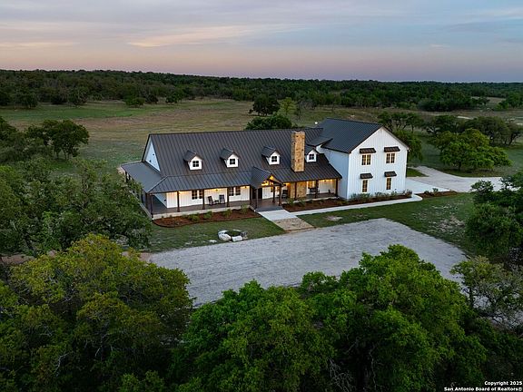 3rd image of 862 Grape Creek Road