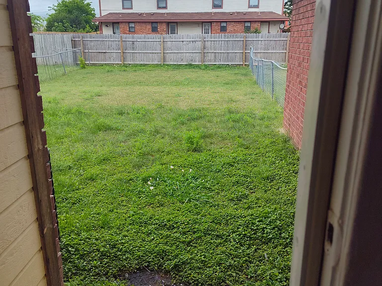 1100 Shanarae Cir #C — Photo 5