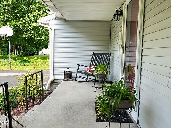 4th image of 3059 E Old State Road