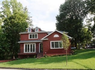 3 Linden St, Great Neck, NY 11021