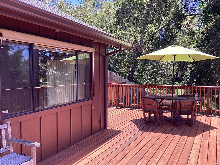 1920 Redwood Dr — Photo 2