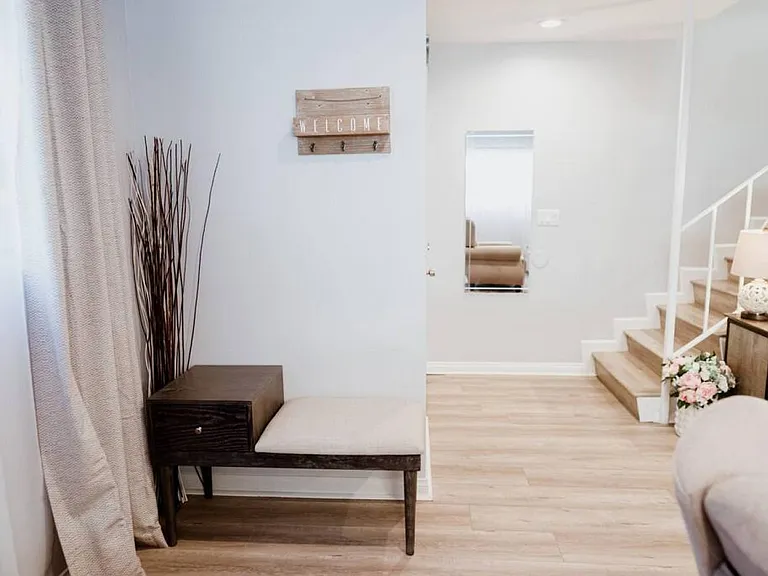 11153 1/2 Morrison St — Photo 32