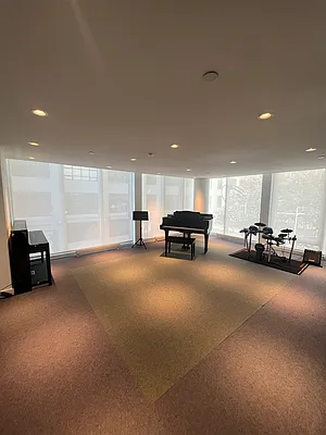 Rented by Compass | media 13