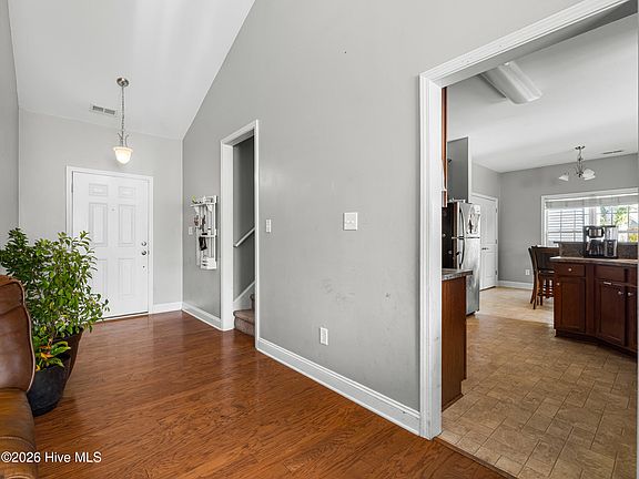 4th image of 220 Emerald Ridge Road