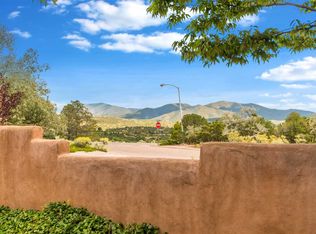 302 Calle Loma Norte, Santa Fe, NM 87501