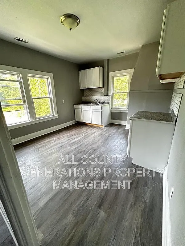 3 bed, 1.0 bath, $1,195 — Photo 3