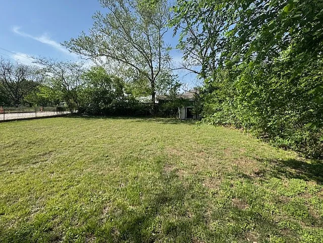 1321 W Frey St — Photo 10