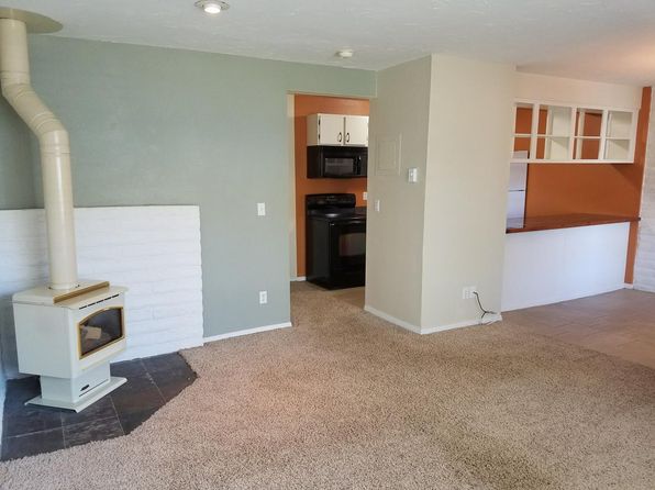 9 Cedar Ct