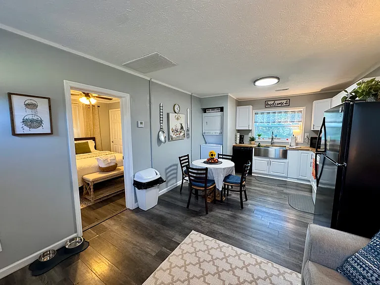 1115 Henrietta Dr — Photo 1
