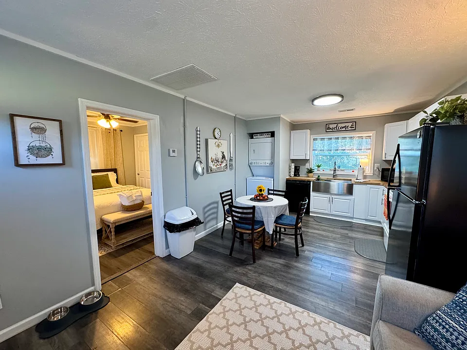 1115 Henrietta Dr