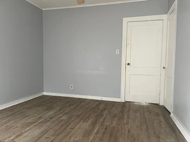 209 E Elmwood St — Photo 9