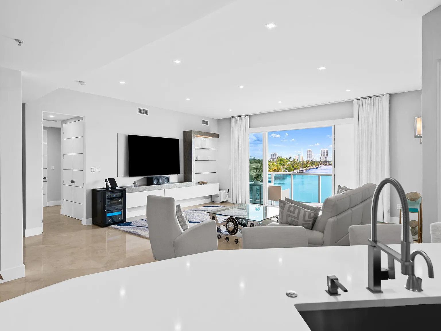 2 bed, 2.0 bath, 2104 sqft, $10,000 — Photo 4
