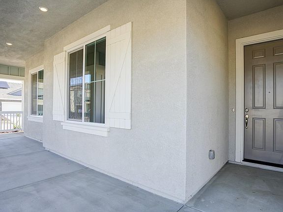 3rd image of 1482 Daffodil Drive