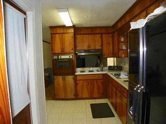 3rd image of 1001 Brookhaven Dr