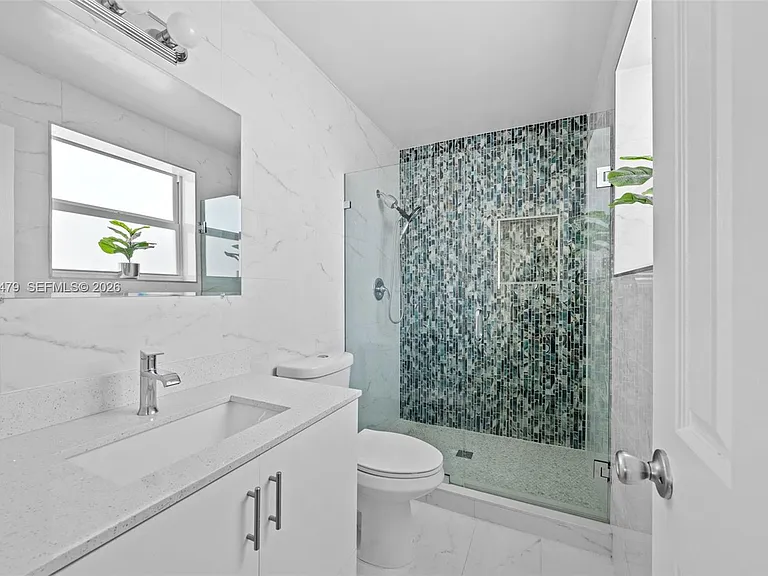 2819 Cleveland St — Photo 14