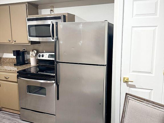 5th image of 206 Park Ln