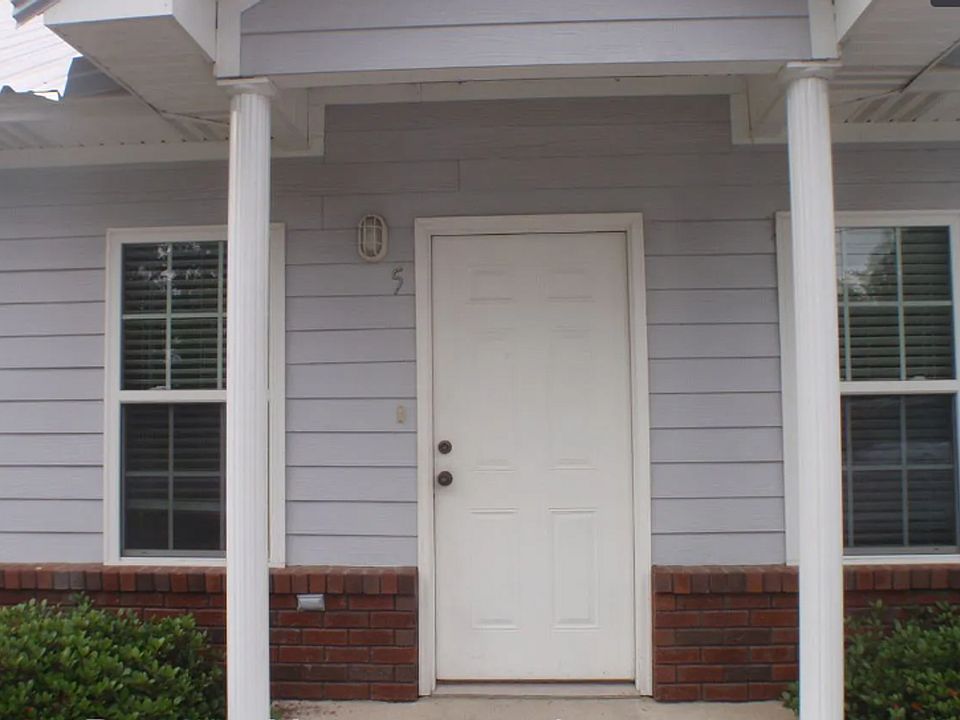 1st image of 1305 Breckenridge Dr APT 5
