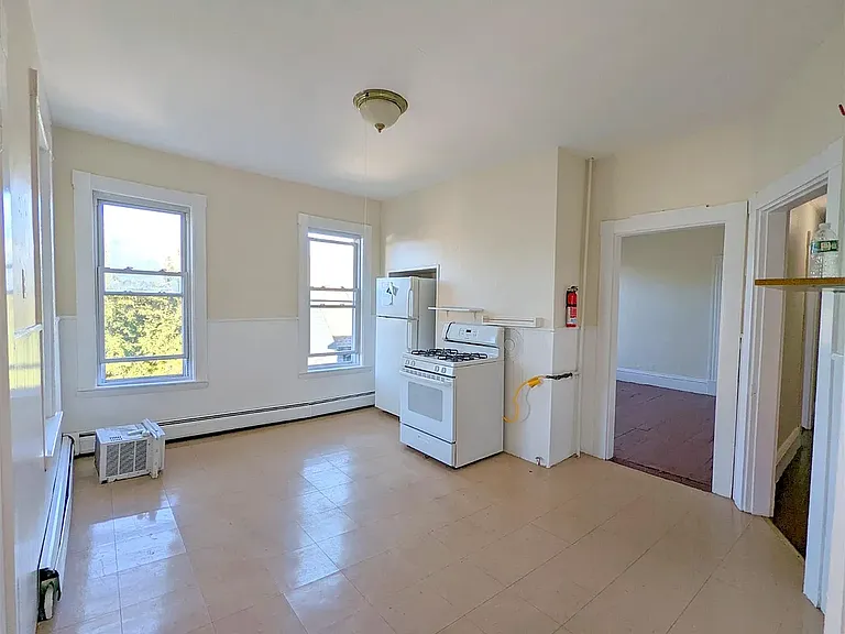 26 Thorndike St — Photo 7