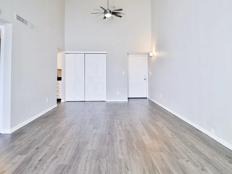 Lake Country Village Apartments — Photo 43