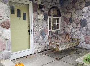 45819 7 Mile Rd, Northville, MI 48167