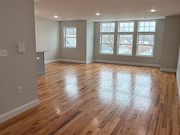 4th image of 214 S 10th St #3