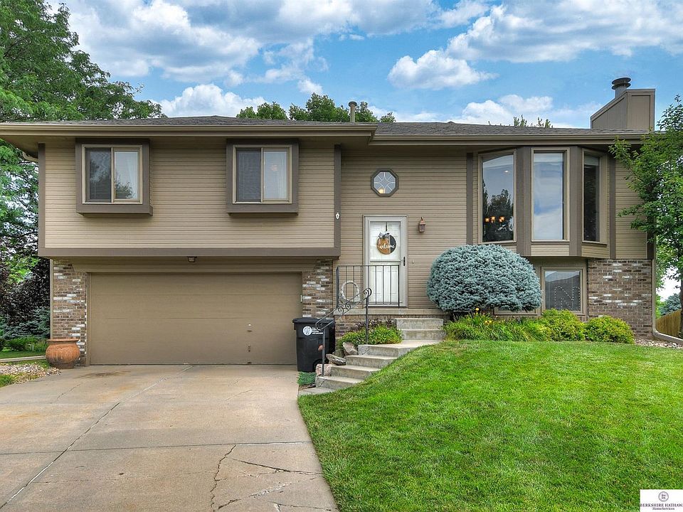 1st image of 3301 S 152nd Cir