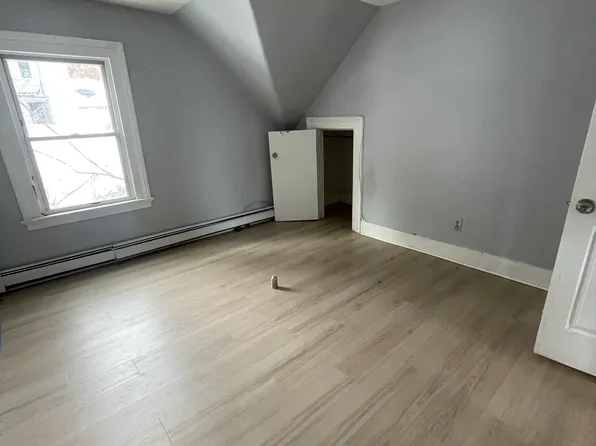 16 4th St #3, Waterbury, CT 06708