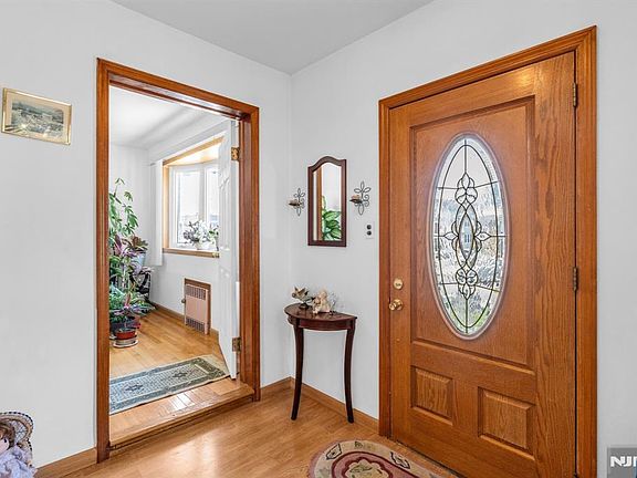 3rd image of 298 Belleville Tpke