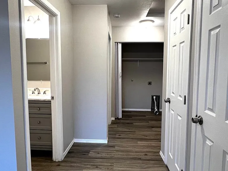 1320 S 13th Ave — Photo 13