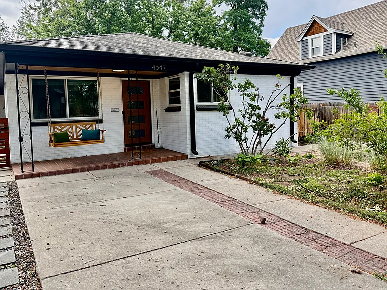 4547 Newton St — Photo 1