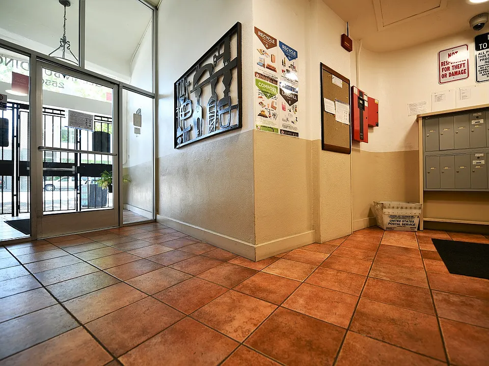 Building Photo 3