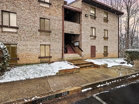 11619 Stoneview Sq, Reston, VA