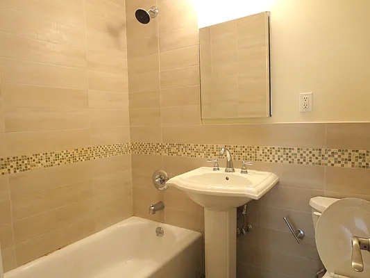 Rented by Strivers Management Group Corp (Brokerage) | media 33