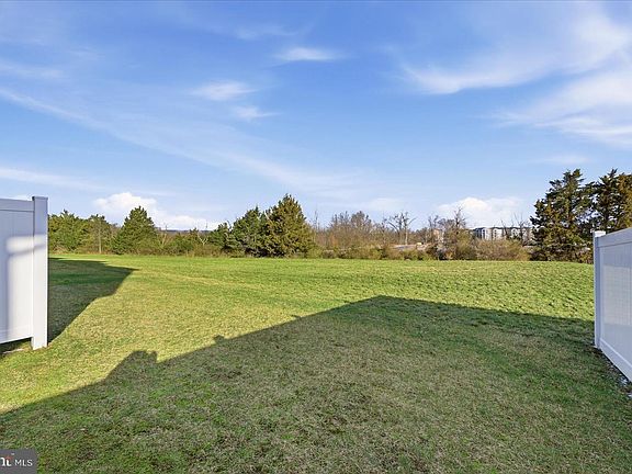 4th image of 102 Stribling Way