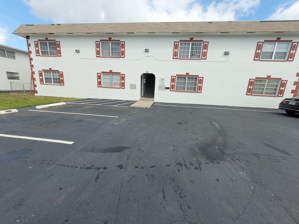 1st image of 401 NW 43rd St #5